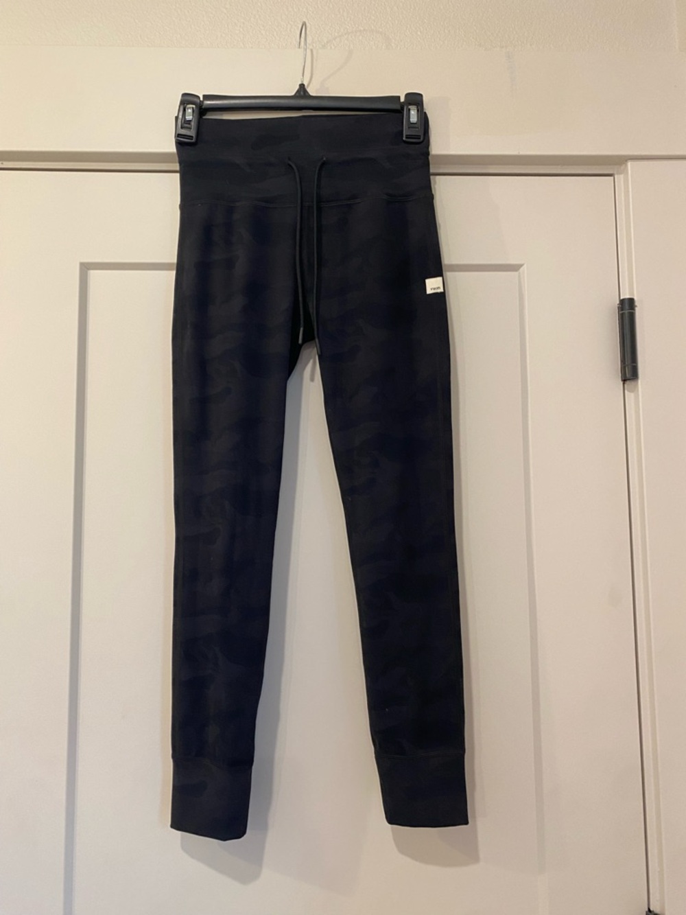 Vuori Black High-Waist Camo Print Leggings with Drawstring